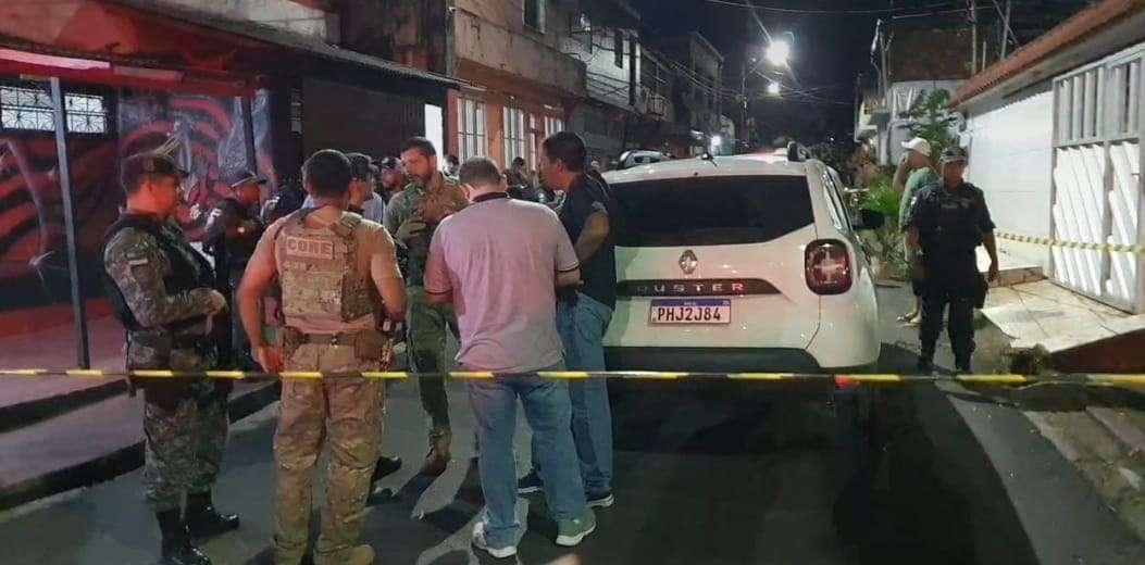 Homem é morto a tiros dentro de carro no Alvorada 3