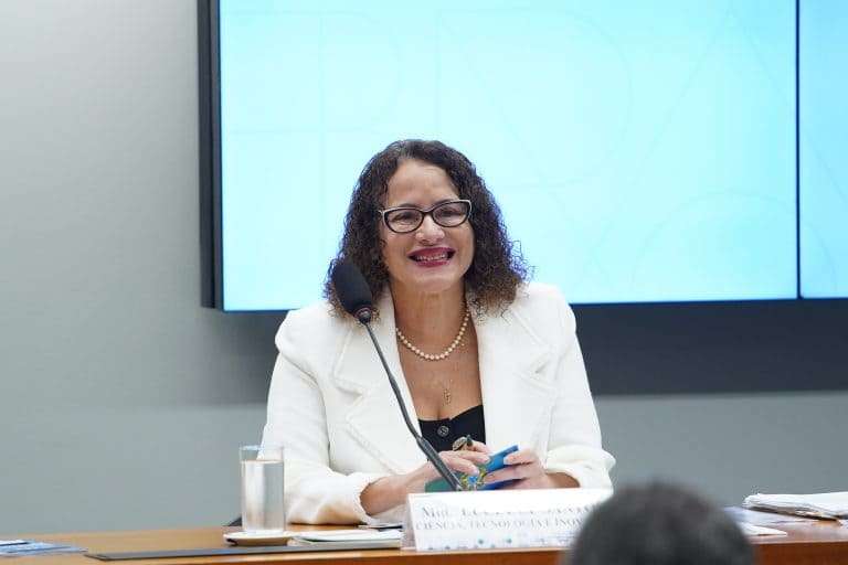 Ministra garante que investimento em ciência, tecnologia e inovação é prioridade do governo