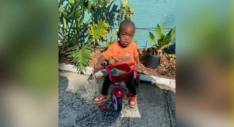 Menino de 2 anos é encontrado na boca de jacaré; pai é suspeito