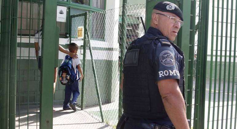 Policiais e câmeras dão sensação de segurança, mas não evitam ataques em escolas, dizem especialistas