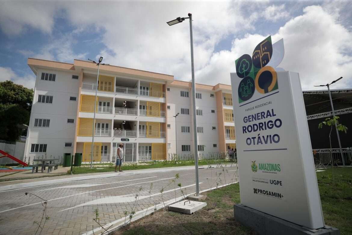 Wilson Lima inaugura Residencial Rodrigo Otávio, primeiro habitacional do Prosamin+