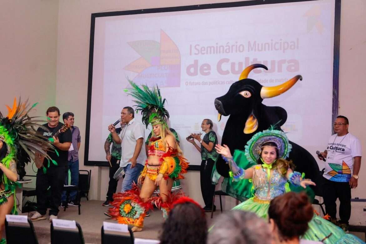 Prefeito de Manaus assina o 'Plano de Cultura' para ser encaminhado à CMM