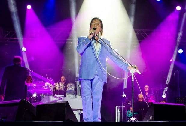 Roberto Carlos comemora 82 anos com música inédita e show em Vitória