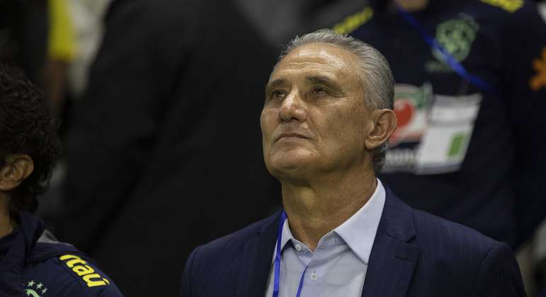 Pedido do Corinthians 'balança' Tite, e clube vai esperar pelo treinador