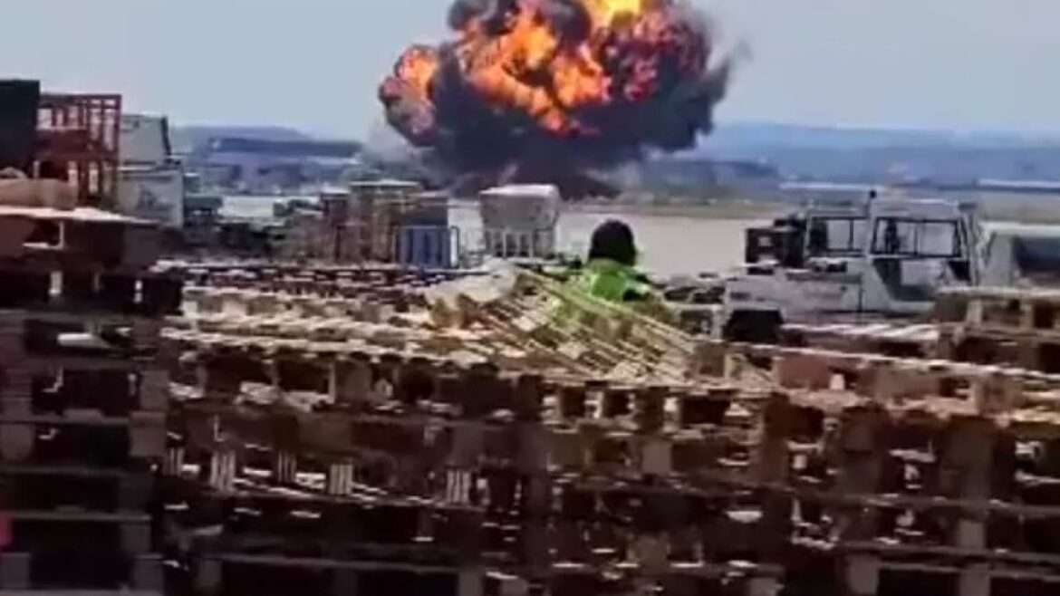 Caça do Exército da Espanha explode após acidente em base militar
