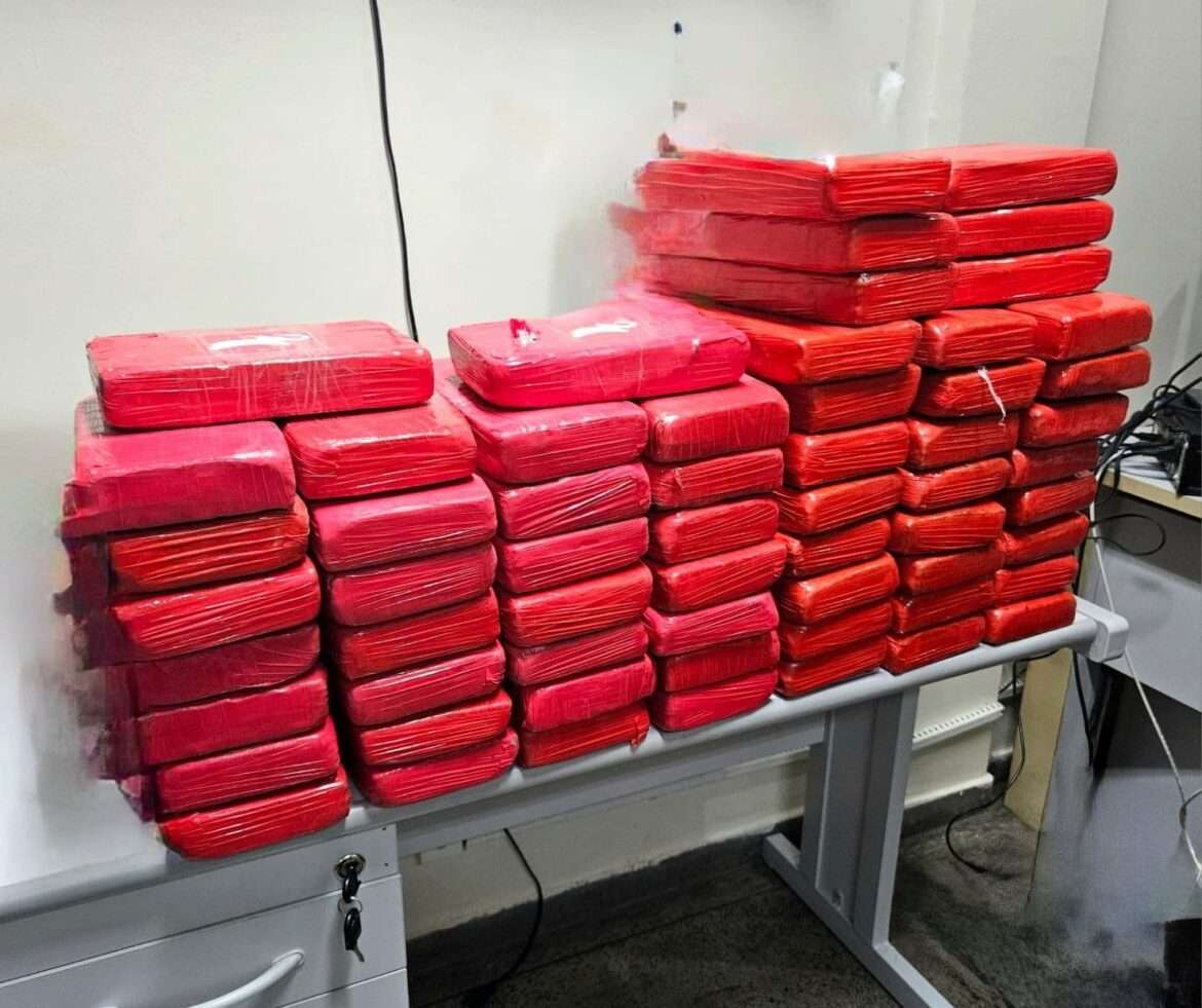 Após denúncias, PC-AM prende homem e apreende 60 tabletes de cocaína avaliados em R$ 4,5 milhões