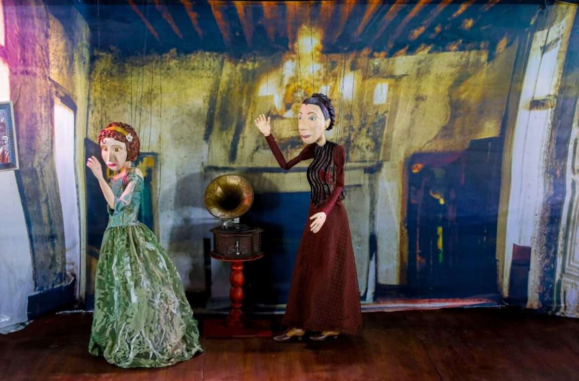 Teatro Amazonas recebe ópera com marionetes voltada para o público infantil