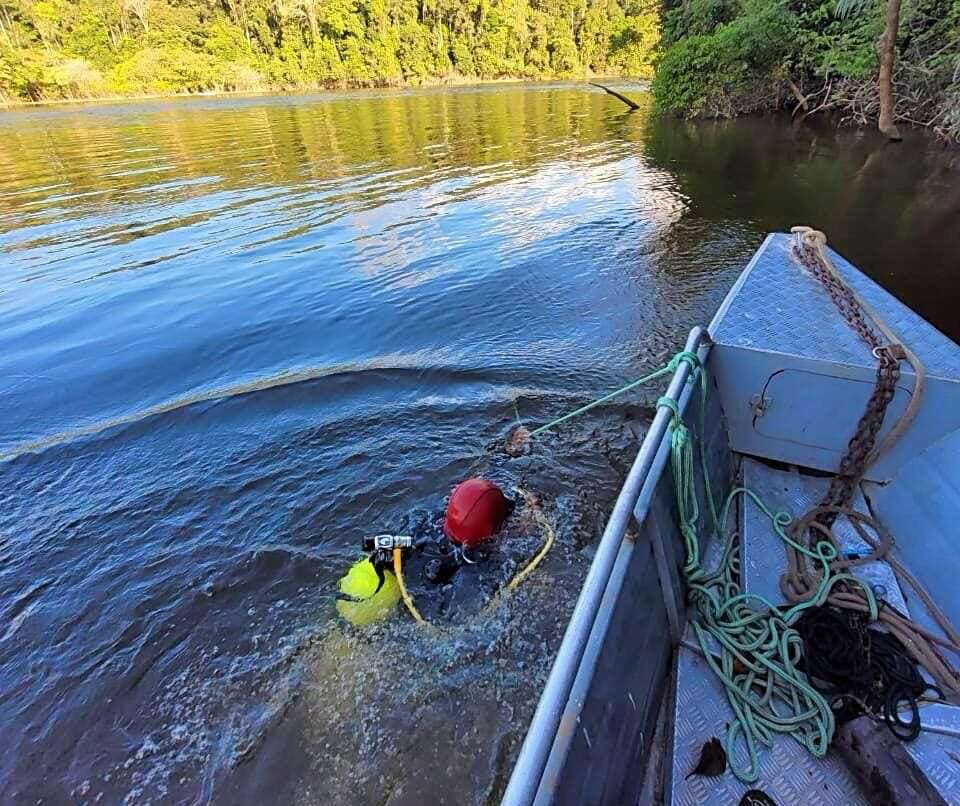 Mergulhadores do Corpo de Bombeiros encontram corpo de turista envolvido em acidente no Rio Acari