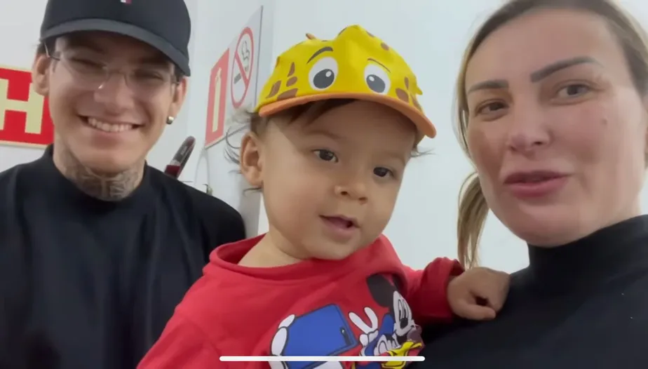 Andressa Urach revê filho que está sob os cuidados do pai: 'Melhor presente de Dia das Mães