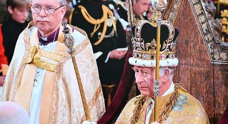 Charles 3° é coroado como o novo monarca do Reino Unido