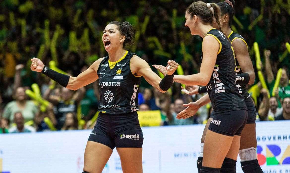 Praia Clube atropela Minas e volta a conquistar Superliga Feminina