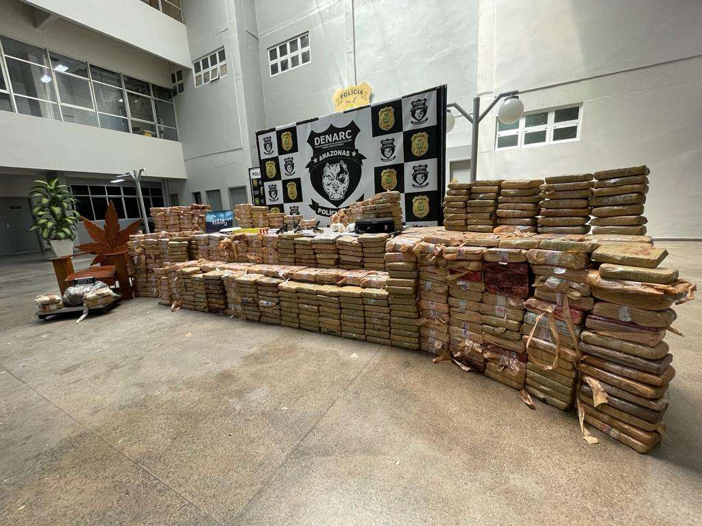 PC-AM prende trio em posse de mais de meia tonelada de maconha e cocaína avaliada em mais de R$ 8 milhões