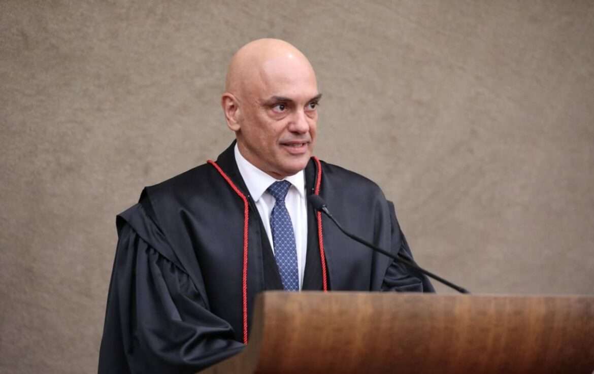 Moraes diz que regulação das redes é urgente por via legislativa ou judicial