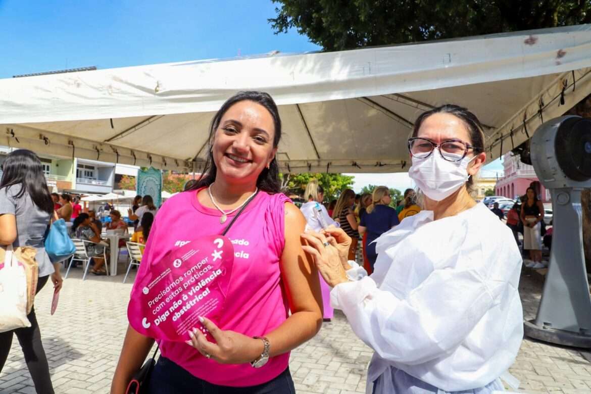 Prefeitura participa de ação de conscientização com foco na saúde da mulher no Centro de Manaus