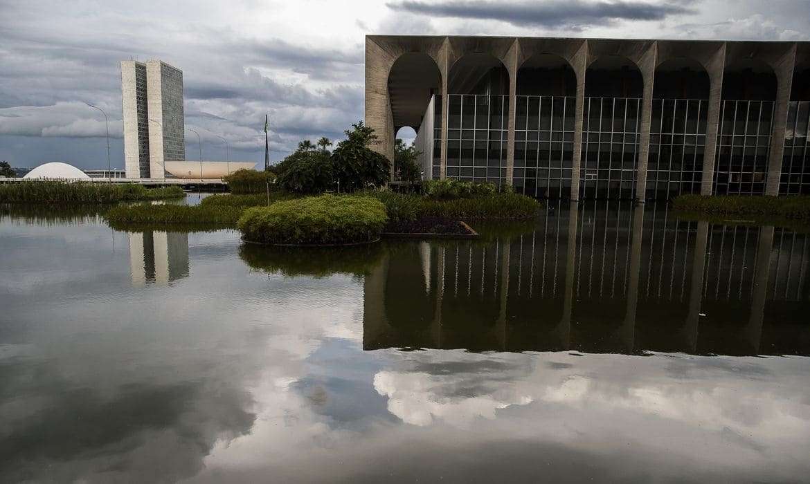 No Japão, presidente tratará de paz mundial durante Cúpula do G7