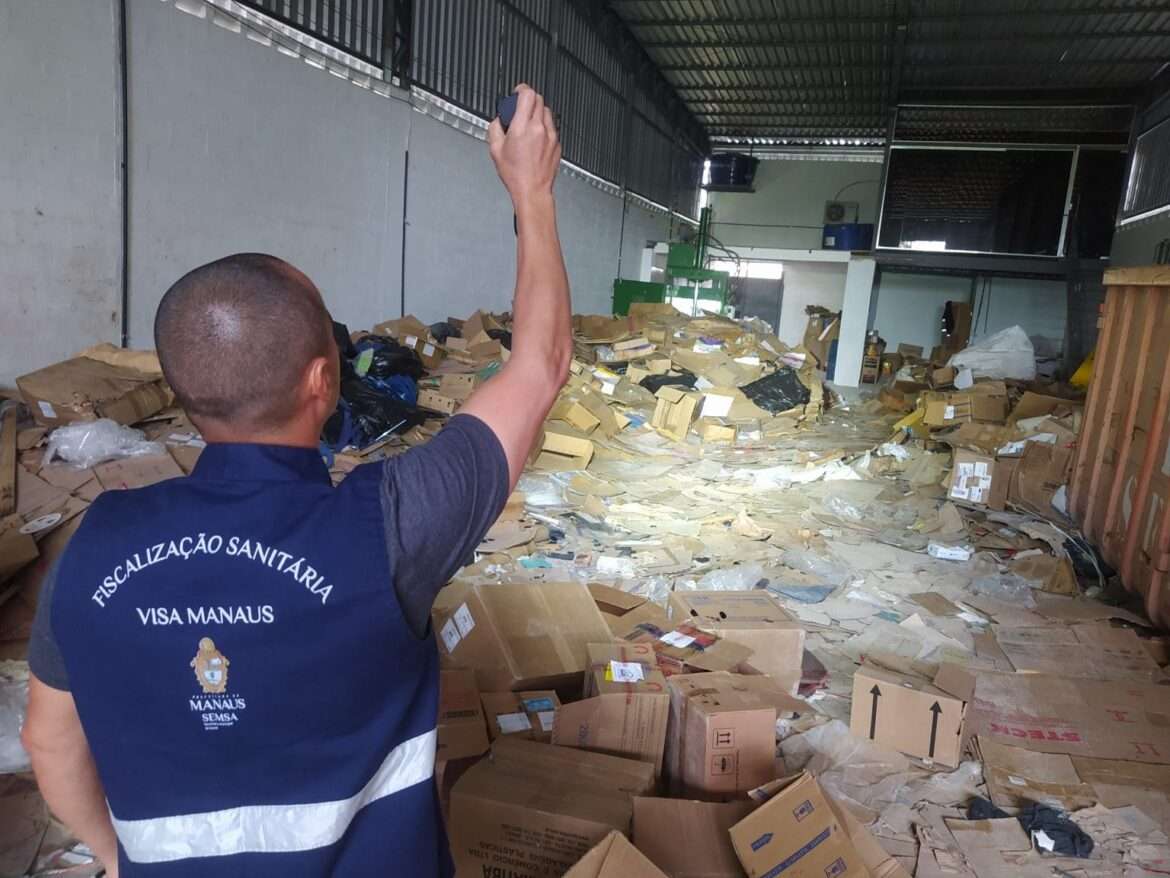Prefeitura de Manaus interdita depósito irregular de resíduos de saúde na zona Centro-Sul da cidade