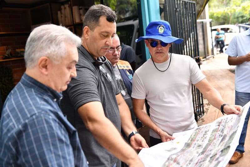 Prefeito destaca investimento em mobilidade durante vistoria às obras de ciclovia