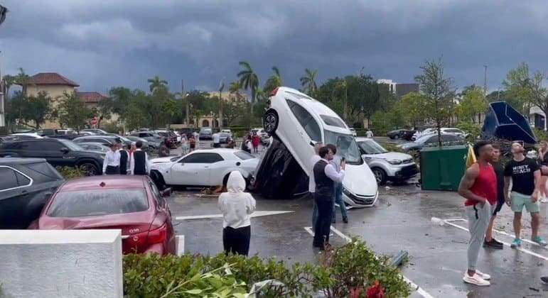 Tornado na Flórida (EUA) provoca grande destruição