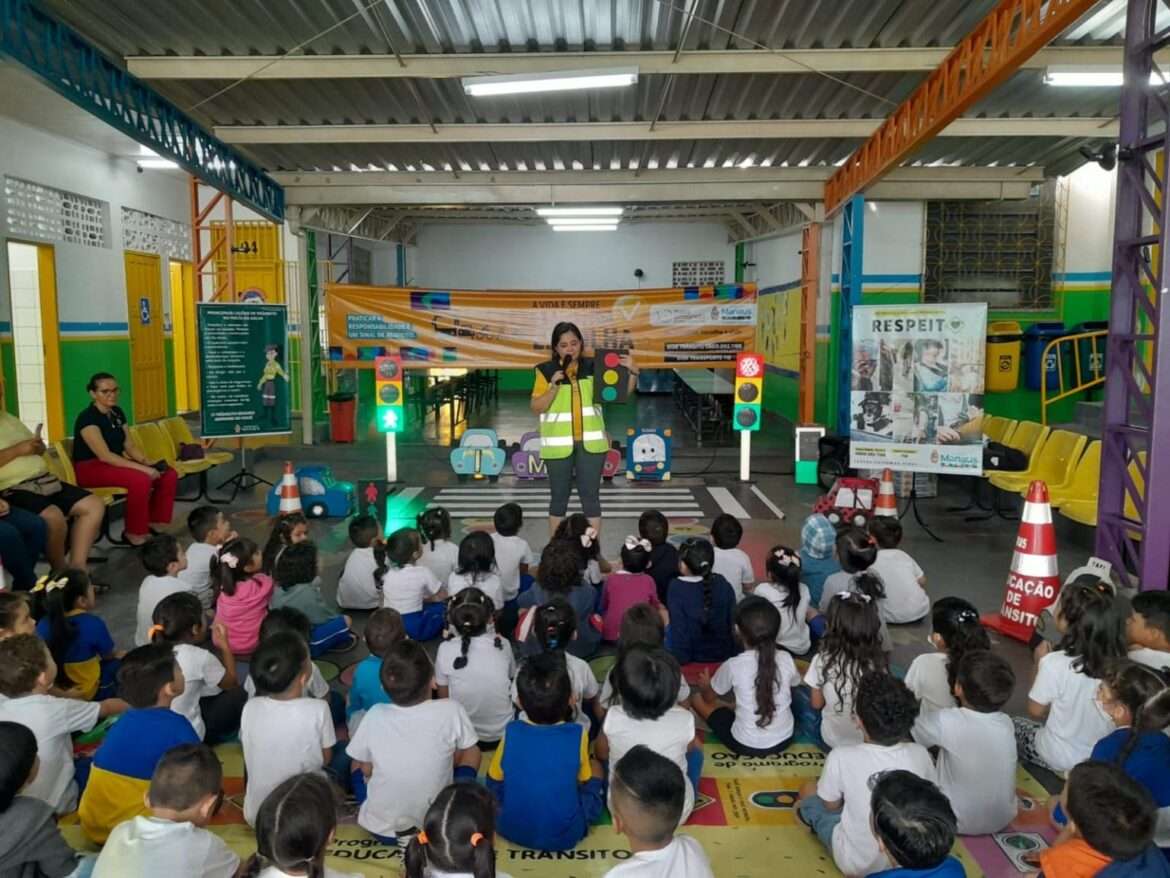 Prefeitura de Manaus realiza ação de educação para o trânsito em conscientização e segurança viária