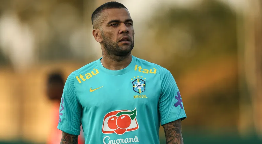 Defesa de Dani Alves pede liberdade provisória