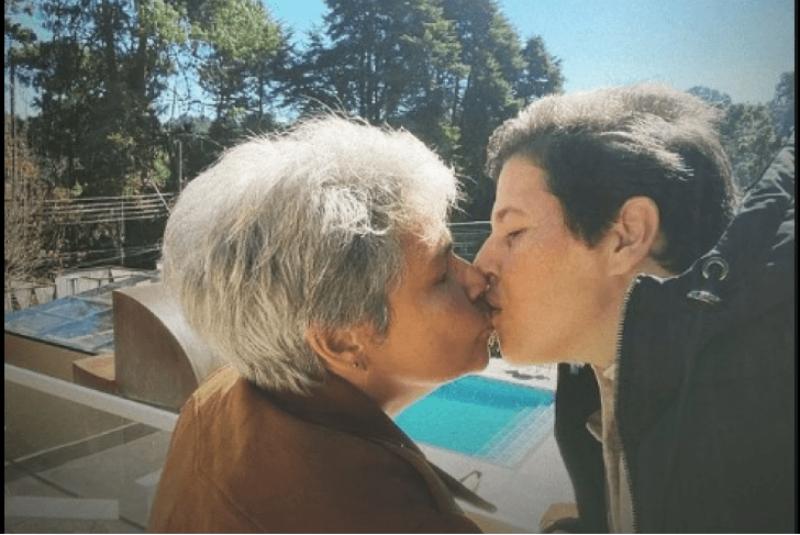 Claudia Rodrigues curte viagem romântica com Adriane Bonato: 'Muito feliz'