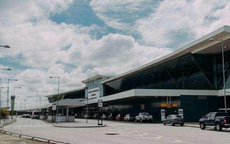 Homem é preso dentro de avião no Aeroporto Internacional de Manaus