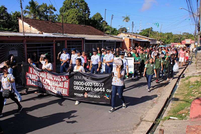 Prefeitura realiza caminhada alusiva ao Dia Internacional de Combate ao Trabalho Infantil