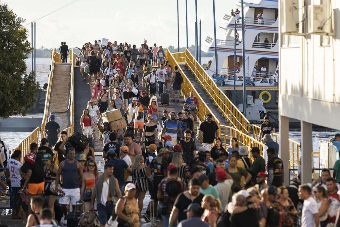 Pesquisa mapeia percepção de turistas sobre o Festival Folclórico de Parintins