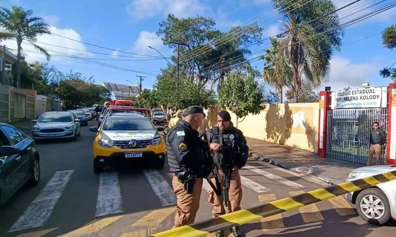 Atirador invade escola e mata adolescente em Cambé, PR