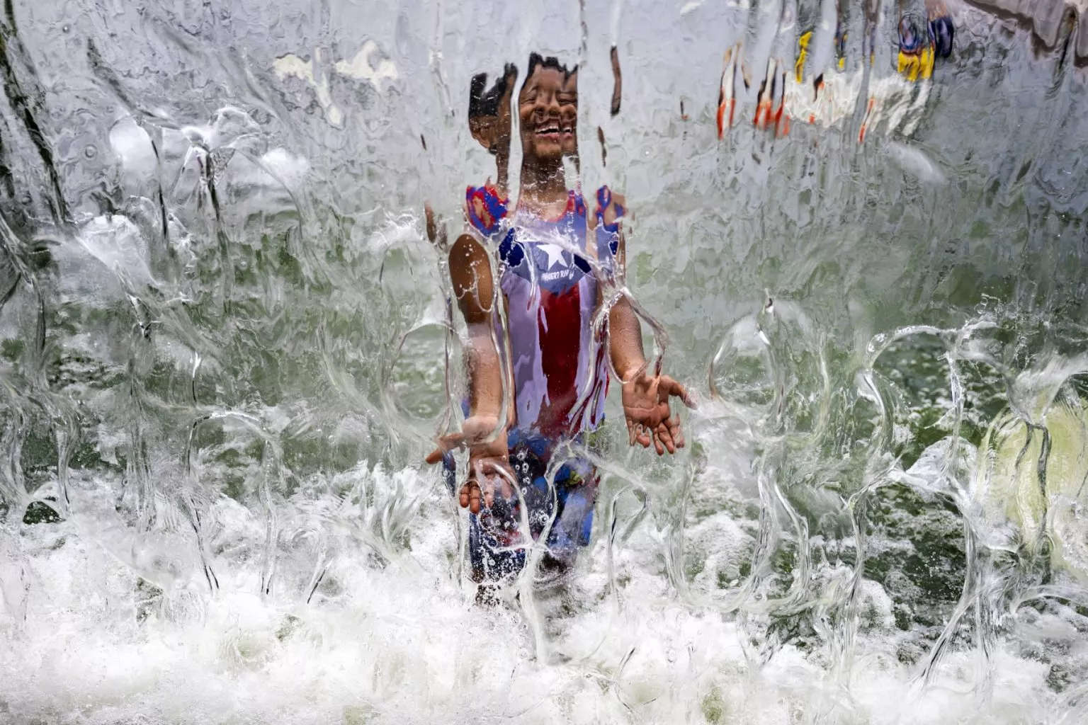 Calor brutal e temperaturas ‘perigosas’ no sul dos EUA matam pessoas, animais e racham o asfalto