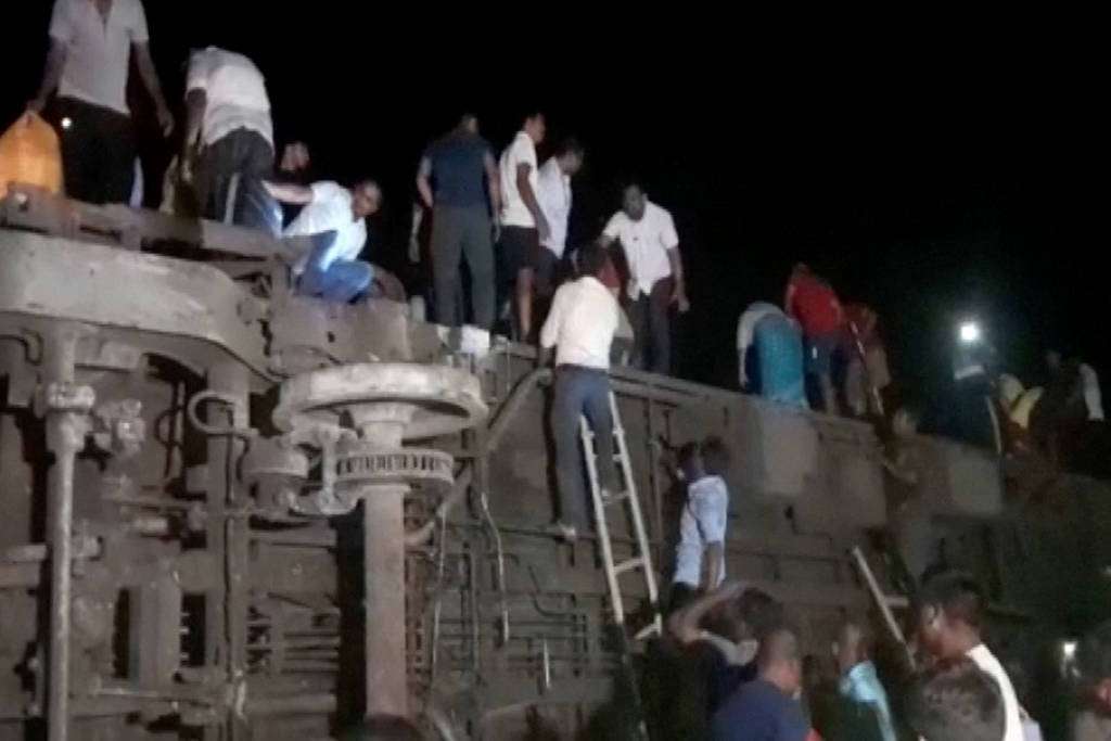 Acidente de trem na Índia deixa mais de 130 feridos 