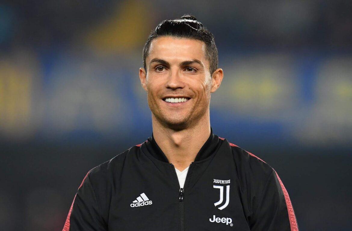 Cristiano Ronaldo se torna o jogador de futebol mais bem remunerado da história