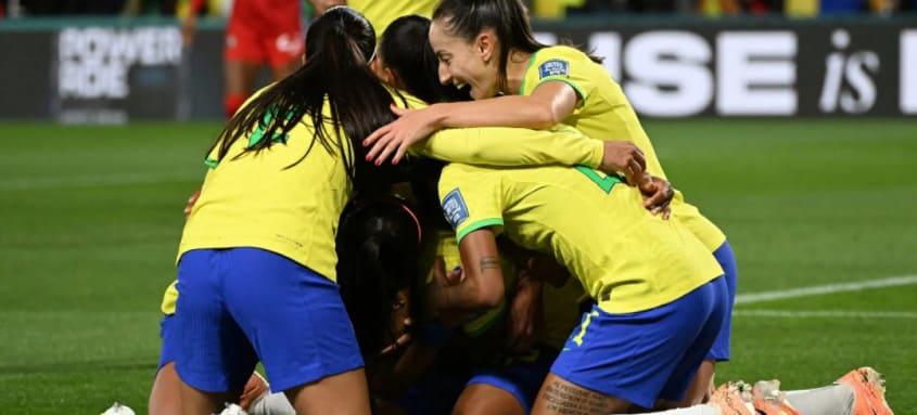 Brasil estreia com goleada contra o Panamá