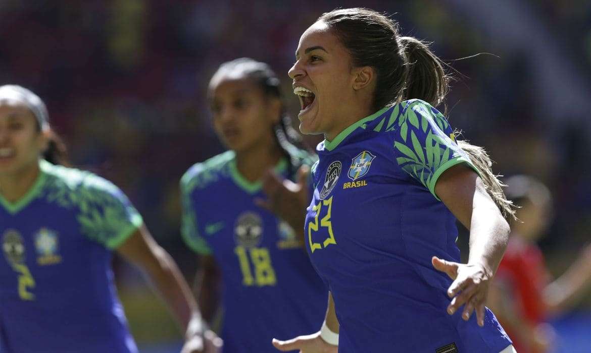 Seleção feminina goleia Chile em último jogo antes da Copa do Mundo