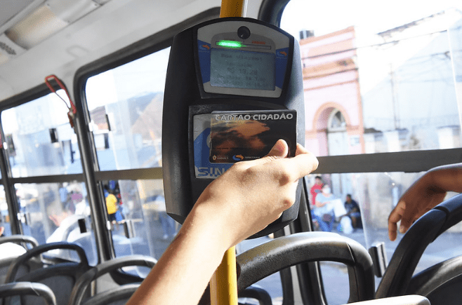 Vale-transporte volta a aceitar mais de uma passagem no mesmo ônibus em Manaus