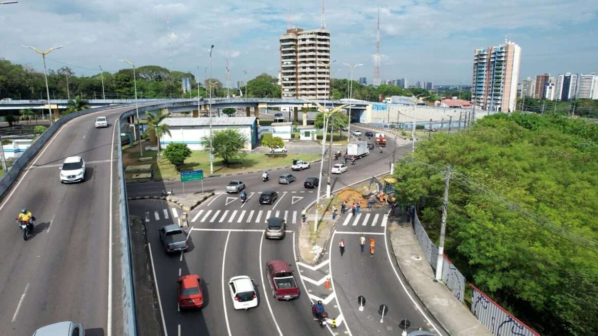 Prefeitura inicia obra na avenida Ephigênio Salles e prevê conclusão em 24 horas