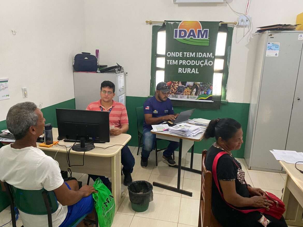 Idam leva investimento de R$ 251 mil a agricultores e pescadores de Amaturá