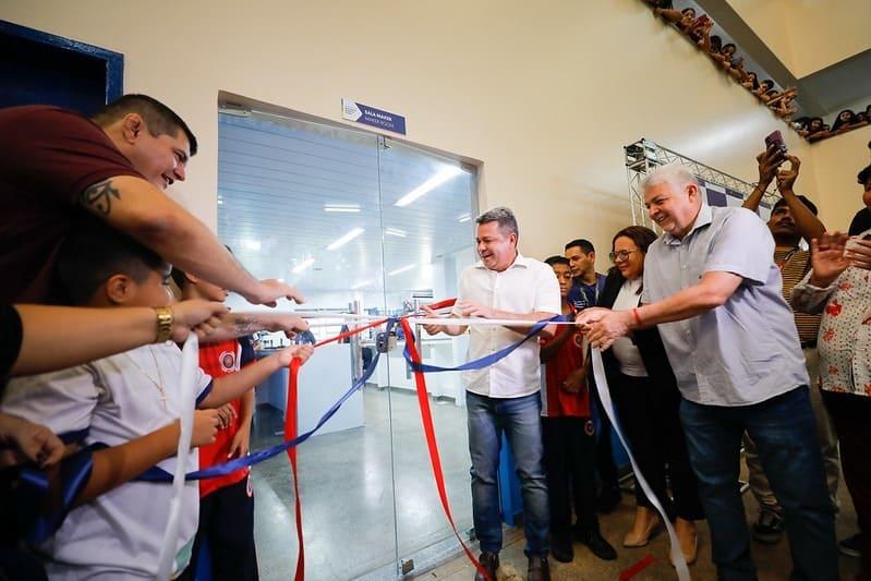 Governador em exercício Tadeu de Souza entrega 51º laboratório de robótica e destaca êxito da reposição de aulas na rede estadual