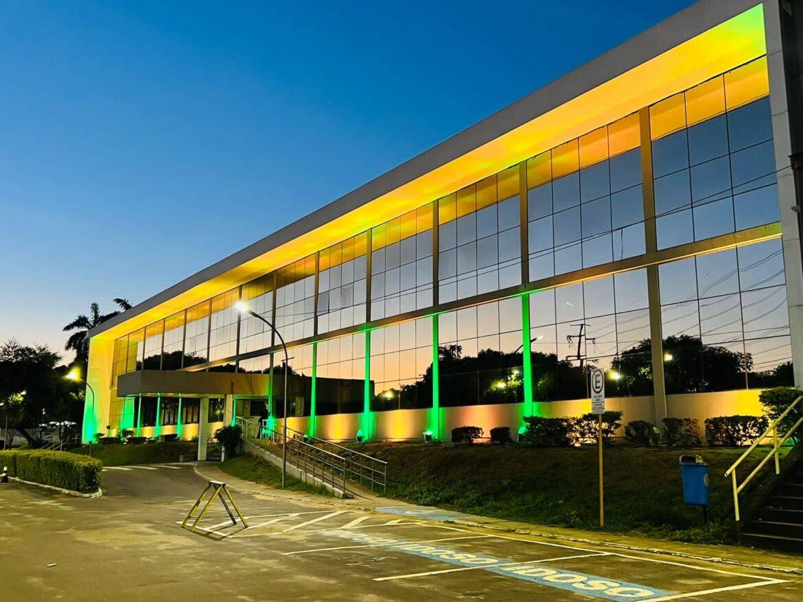 Sede da Prefeitura de Manaus se veste de verde e amarelo na torcida pelo Mundial feminino de futebol