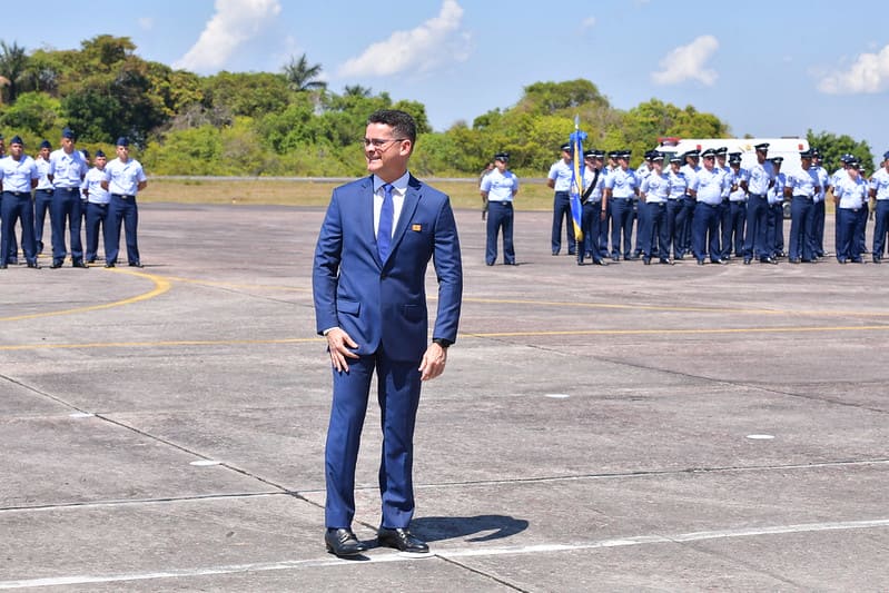 Prefeito recebe Medalha Mérito Santos Dumont durante cerimônia alusiva aos 150 anos do patrono da Aeronáutica