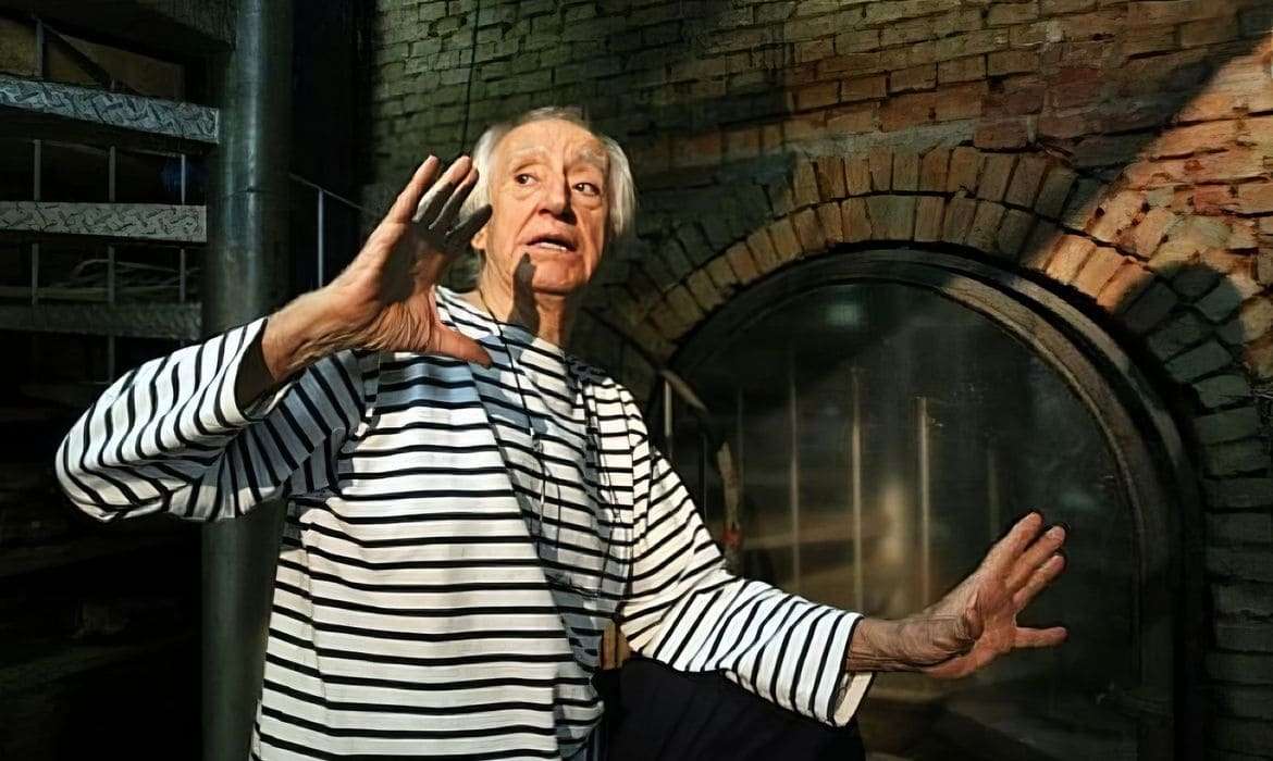Dramaturgo Zé Celso morre aos 86 anos após incêndio em apartamento