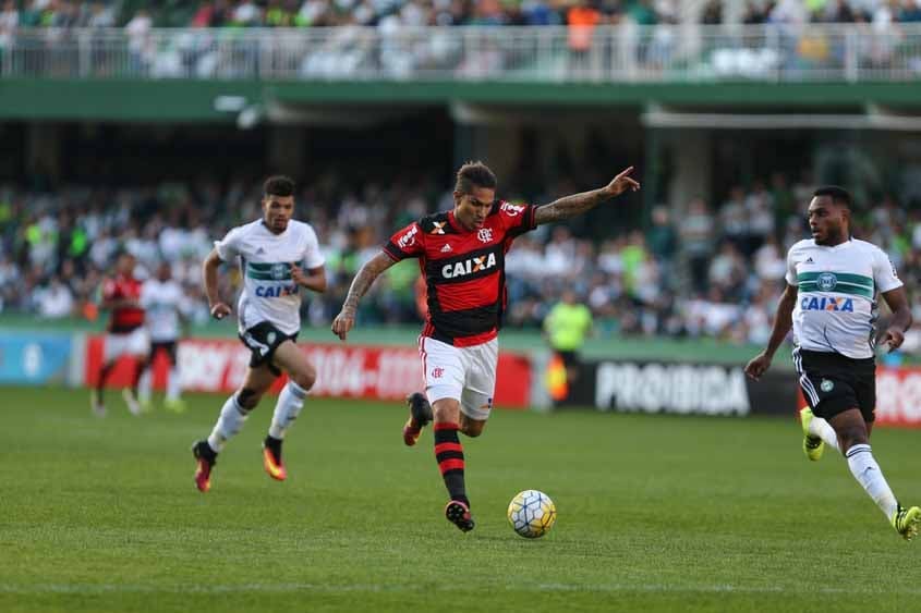 Flamengo vence o Coritiba de virada no Couto Pereira