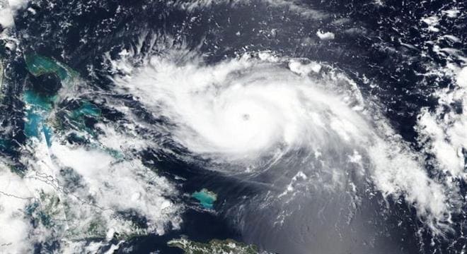 Furacão Idália chega a Florida com ventos de mais de 190 km/h e chuvas intensas