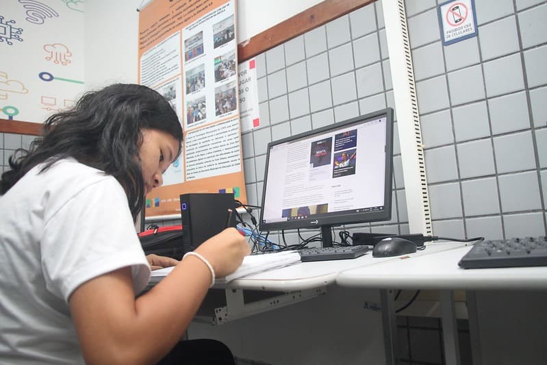 Prefeitura de Manaus disponibiliza internet Starlink para escolas ribeirinhas