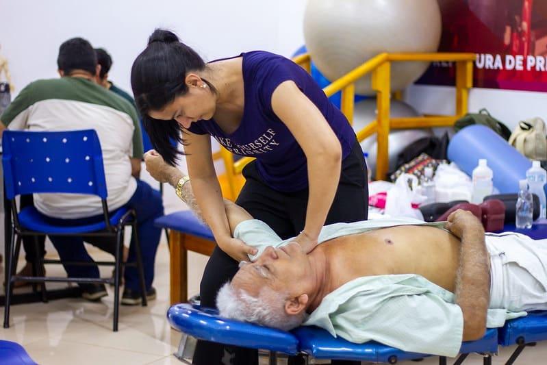Prefeitura disponibiliza atendimento de quiropraxia, no centro de fisioterapia do Complexo Tempo de Cuidar