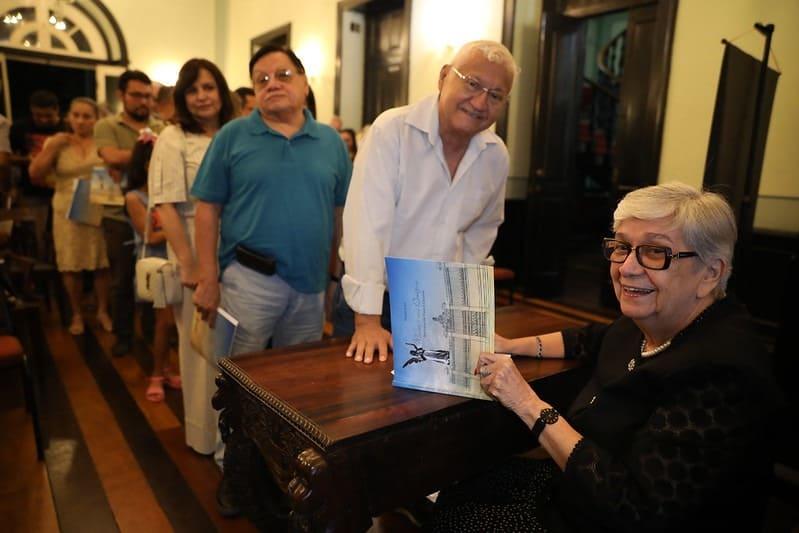 Etelvina Garcia lança o livro ‘Manaus e seus cemitérios, histórias de vidas e legados’