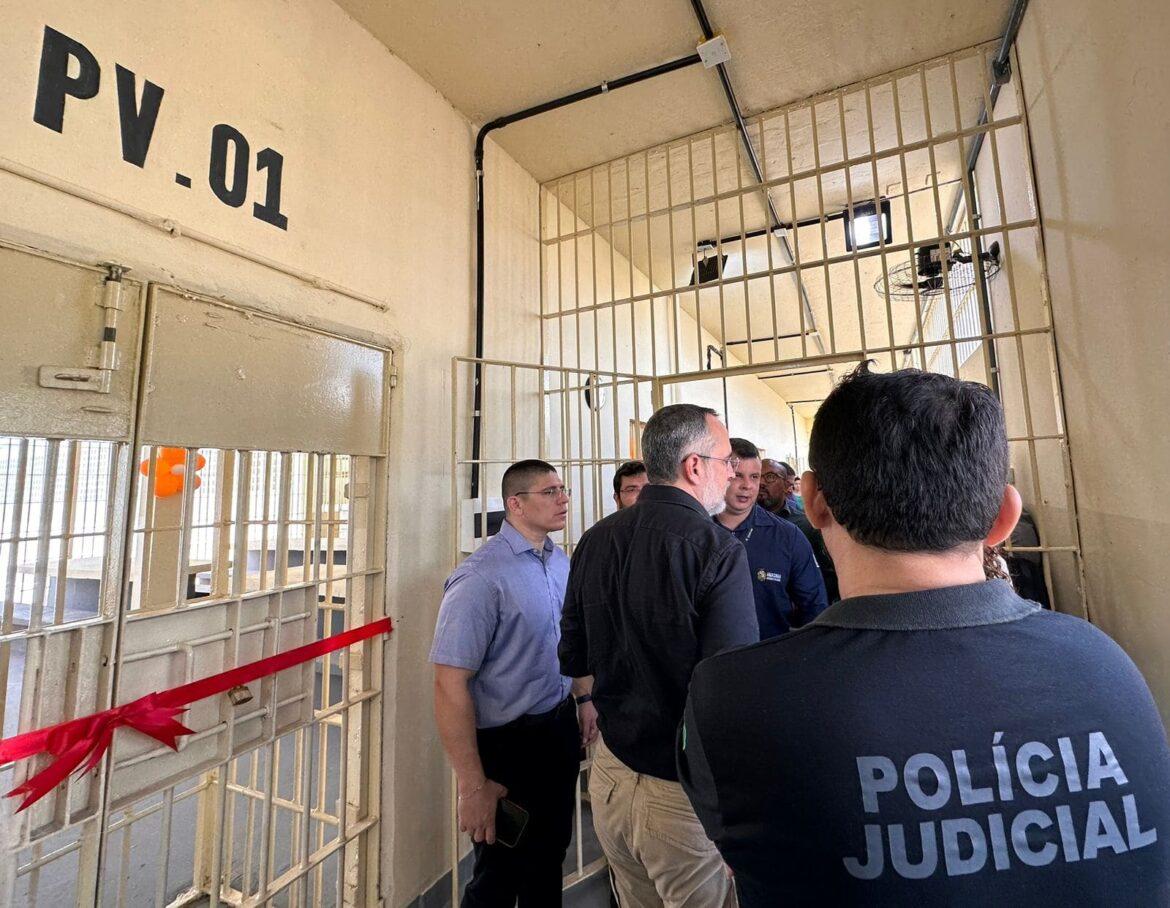 Seap entrega reforma de pavilhão no Complexo Penitenciário Anísio Jobim
