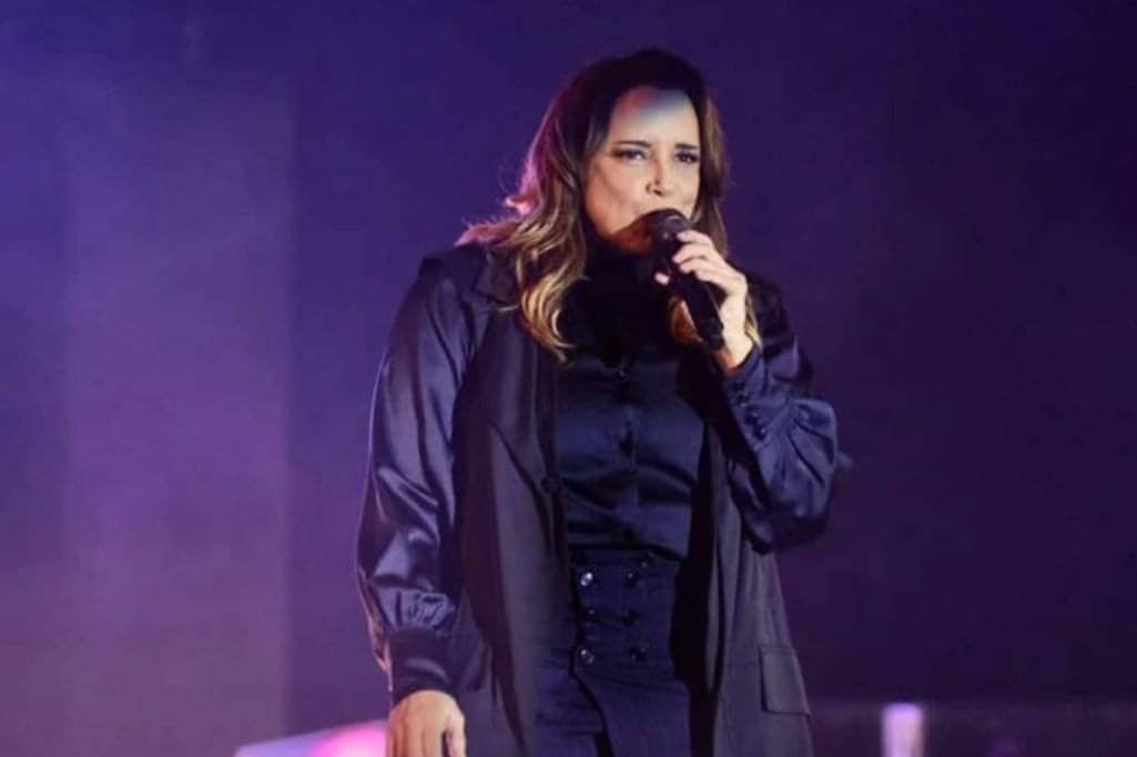 Ana Carolina presenteia público manauara com sucessos de Cássia Eller