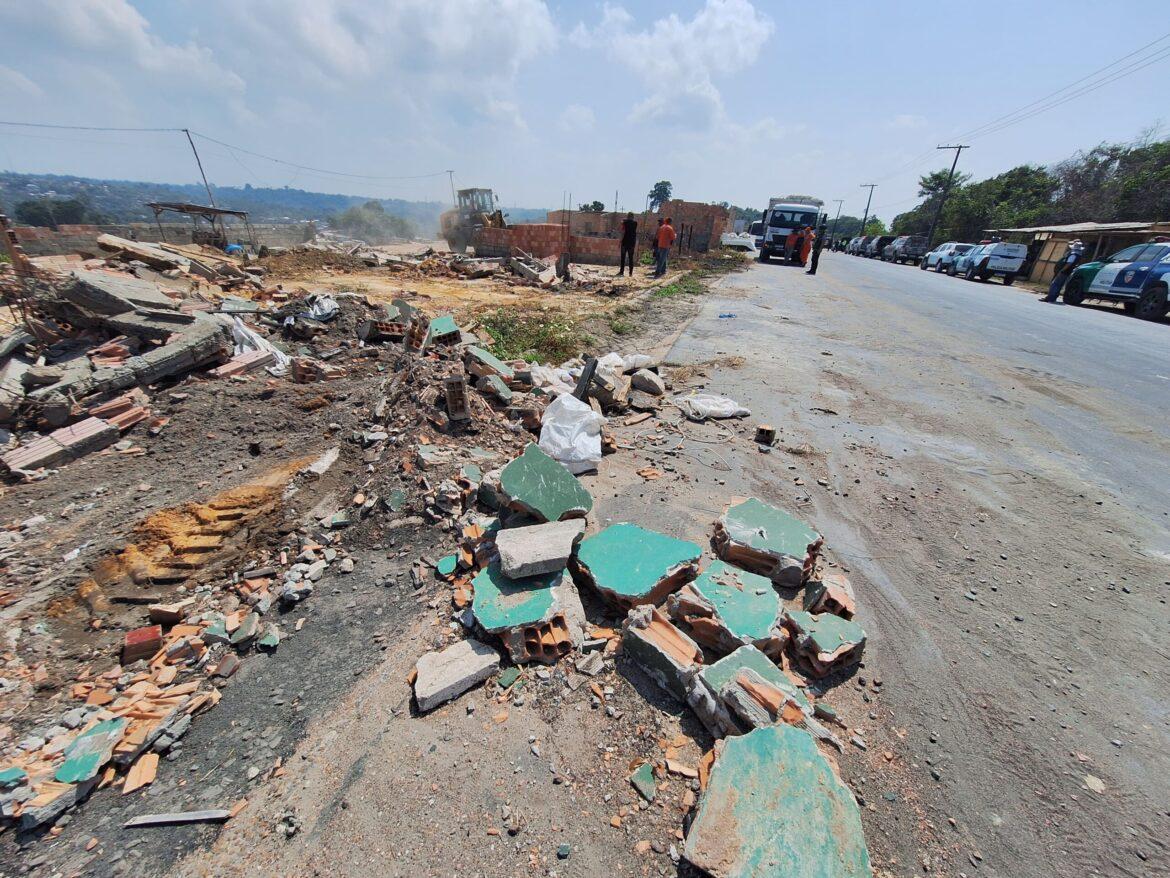 Operação conjunta entre Suframa, Prefeitura de Manaus e Governo do AM desmobiliza obras irregulares no Distrito 2