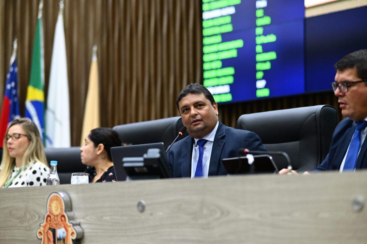 De autoria de Caio André, projeto que incentiva prática da capoeira nas escolas de Manaus avança na CMM